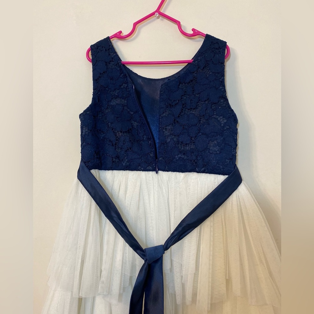 GIRL’S DRESS BUNDLE. - Picture 9 of 14